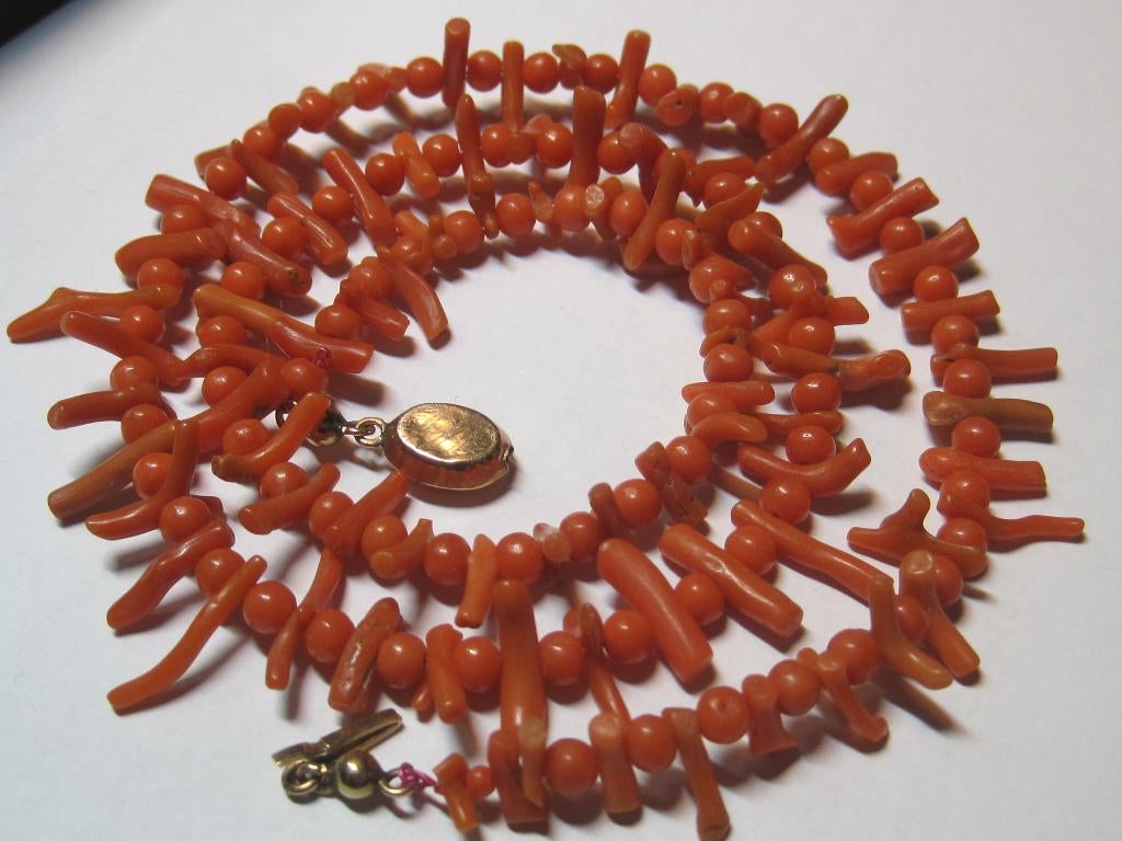 Antiek bloedkoraal collier halsketting met gouden slot 51 cm, Sieraden, Tassen en Uiterlijk, Antieke sieraden, Ophalen, Goud, Ketting