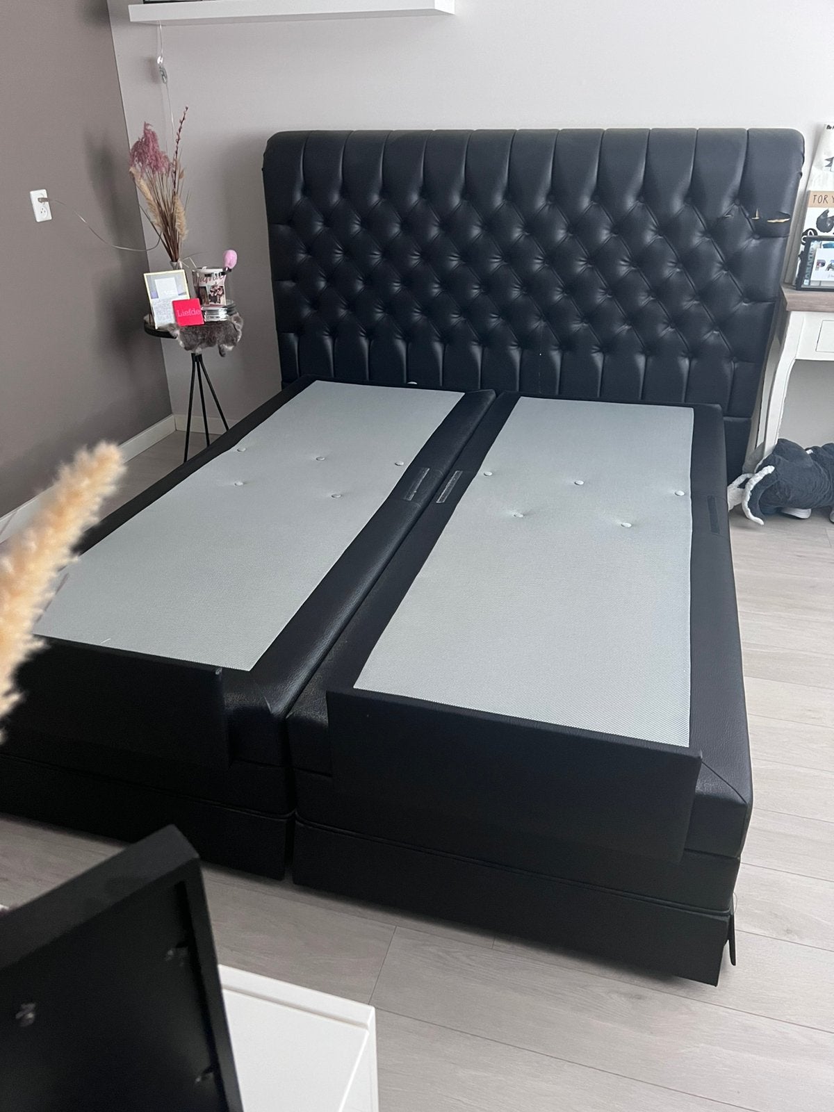 Boxpsring 160 cm breed zwart leer met hoofdbord, Ophalen, Zwart, Tweepersoons, Zo goed als nieuw