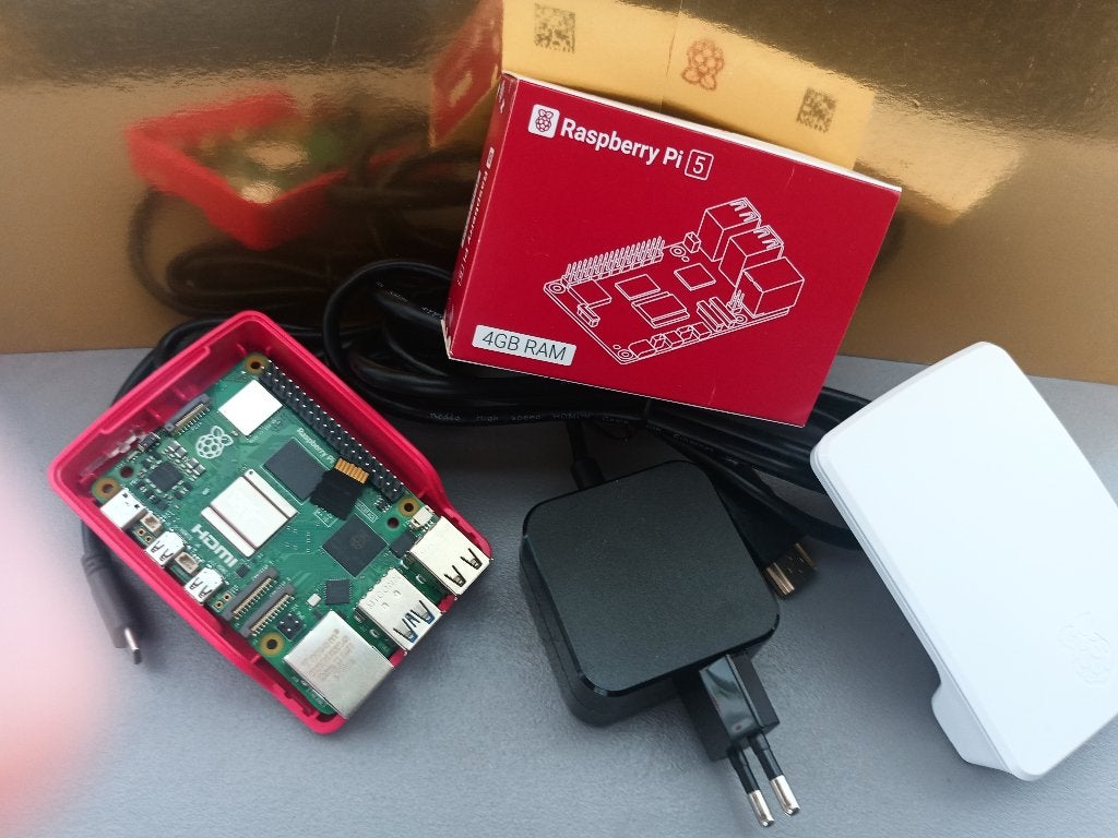 Raspberry PI 5 , 4GB ( Ram ) Starters Set, Verzenden, DDR4, Overige typen, Raspberry PI5 Starters Set