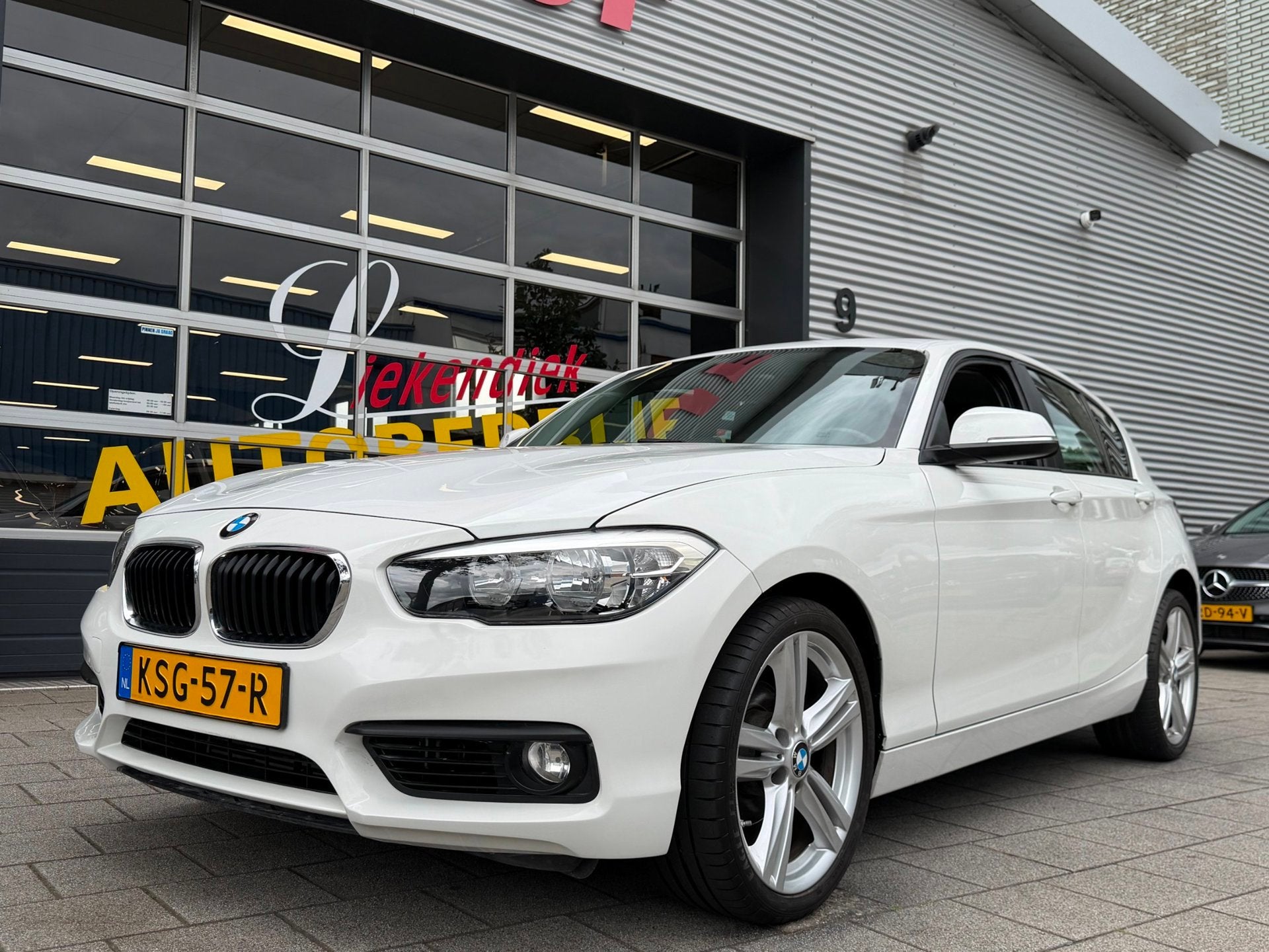 BMW 1-serie 118i 5Drs - 47.000 KM I Navigatie / Apple CarPla, Dealer onderhouden, Wit, Origineel Nederlands, Bedrijf