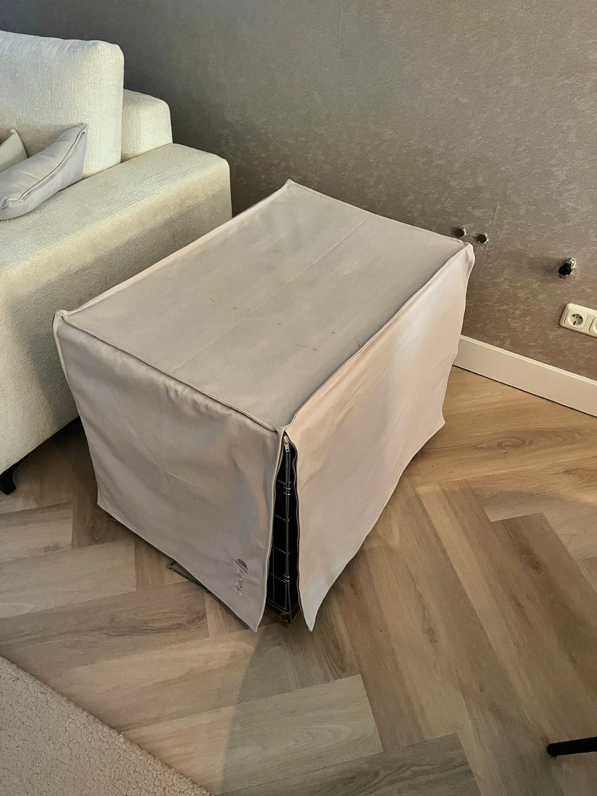 Beige bench hoes District 70, Dieren en Toebehoren, Verzenden, Zo goed als nieuw