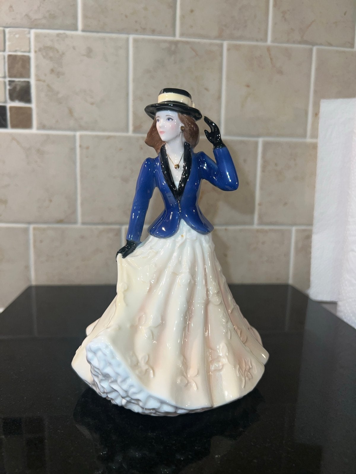 Royal Worcester Annabel beeldje - Les Petites, Ophalen of Verzenden, Zo goed als nieuw, Mens