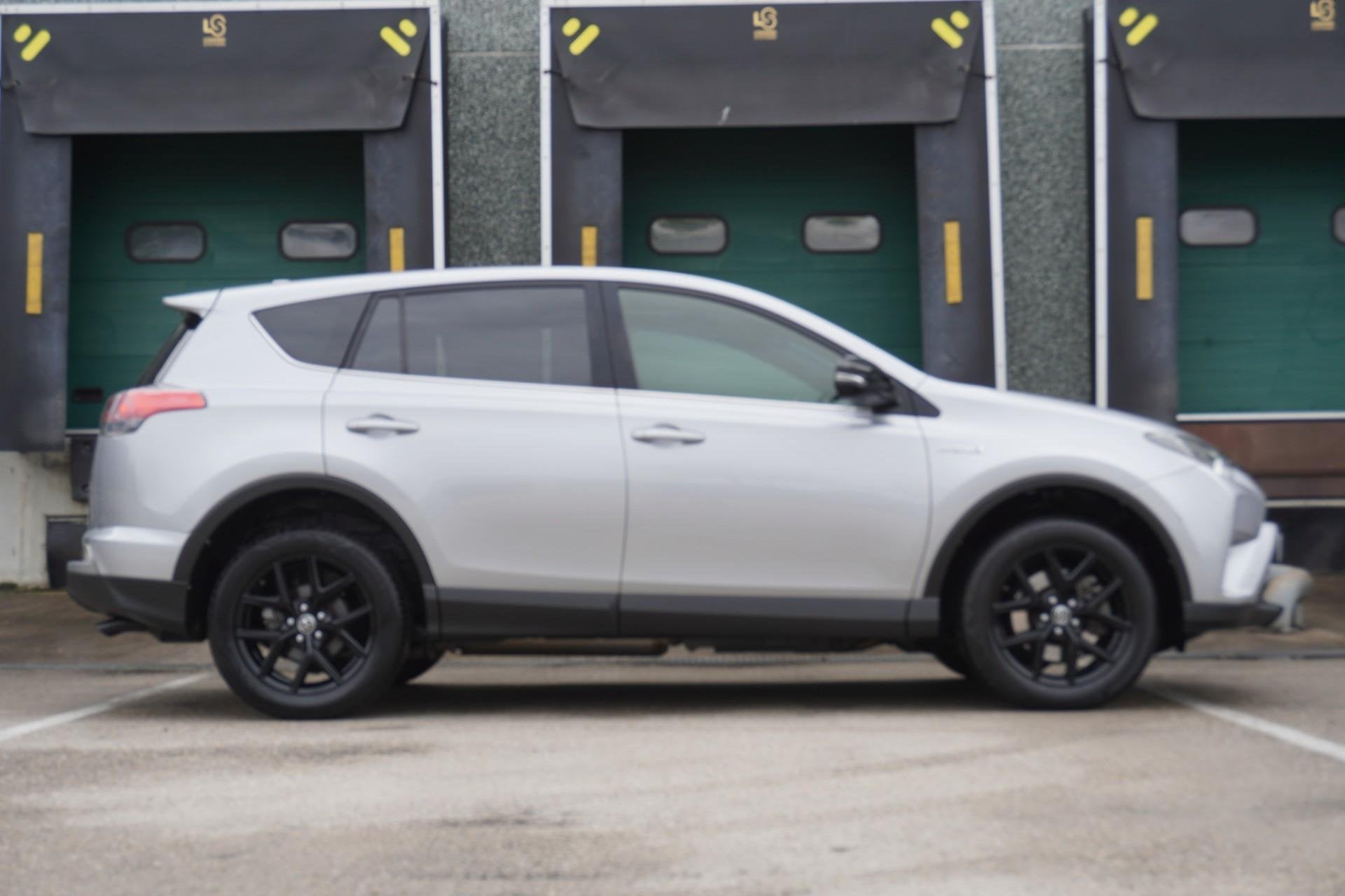Toyota RAV4 2.5 Hybrid 197pk Black Edition | Panoramadak | A, Auto's, 12 maanden, Gebruikt, Hybride Elektrisch/Benzine, Rav4