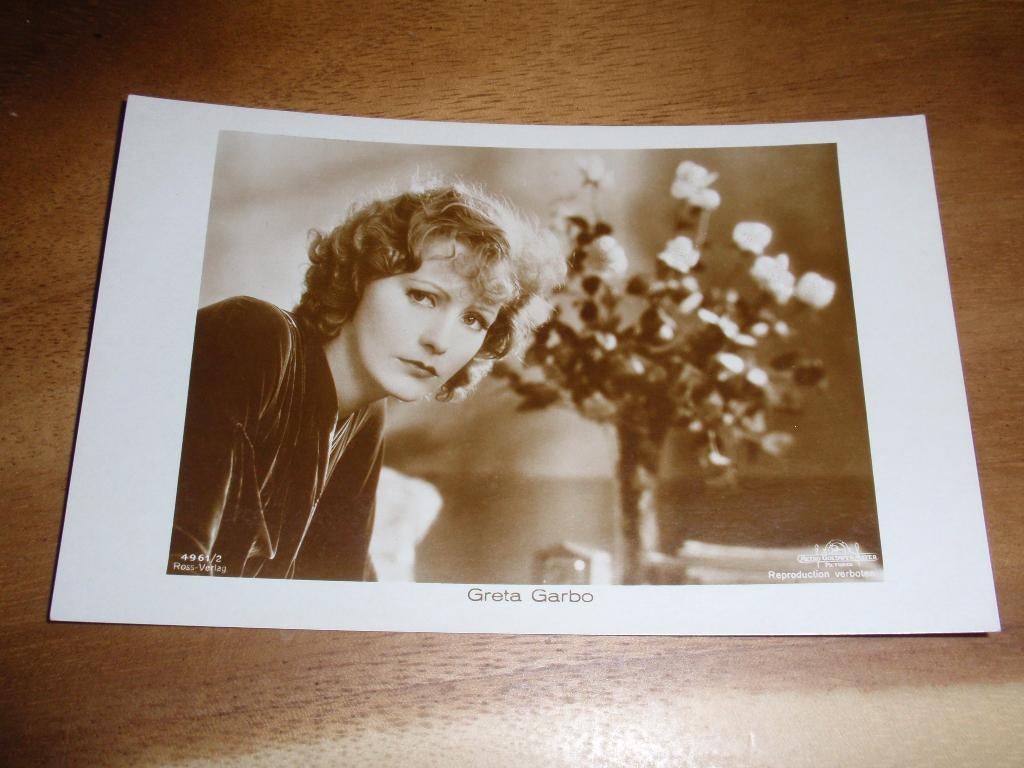 Greta Garbo bij vaas met Bloemen Actrice Film, Verzamelen, Verzenden, 1920 tot 1940, Sterren en Beroemdheden
