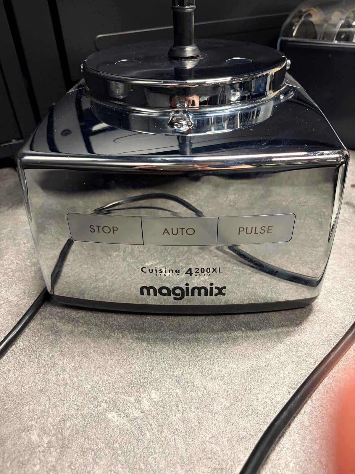 Magimix Cuisine 4200XL Foodprocessor (zonder bakken), 2 tot 3 liter, Ophalen, Gebruikt, 3 snelheden of meer