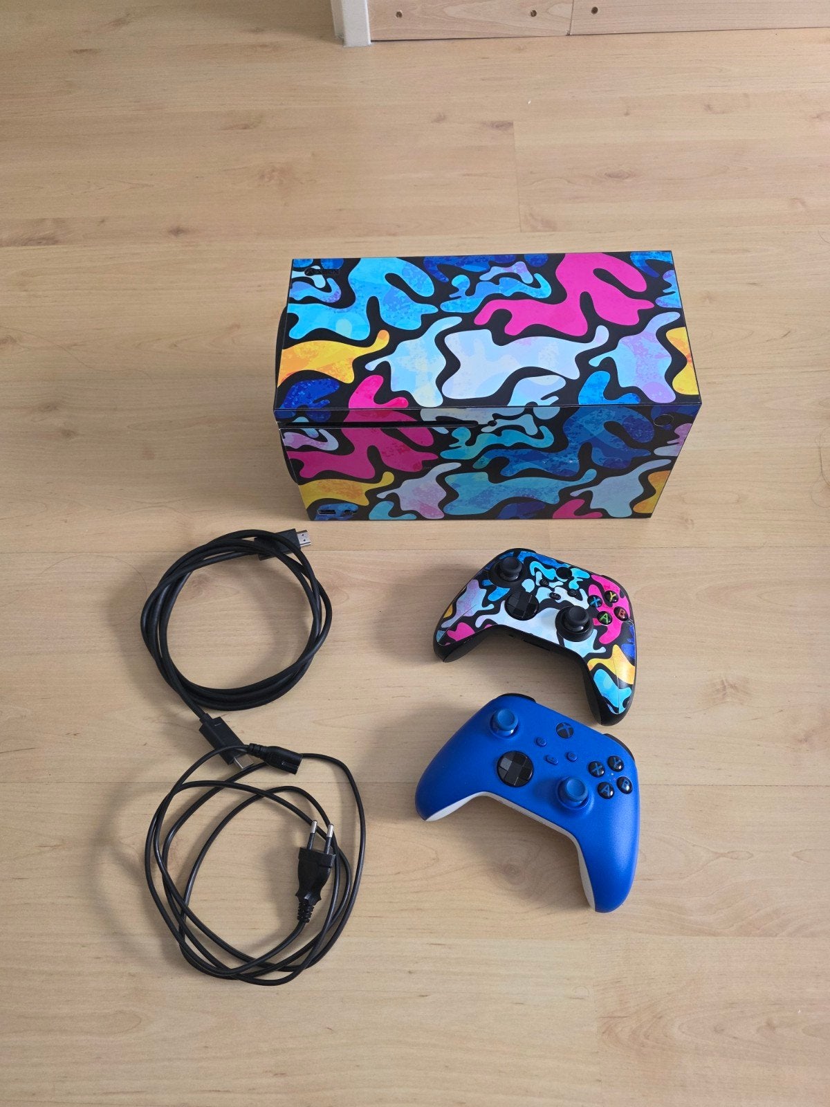 Xbox Series X 1TB disc edition met 2 controllers - wrapped