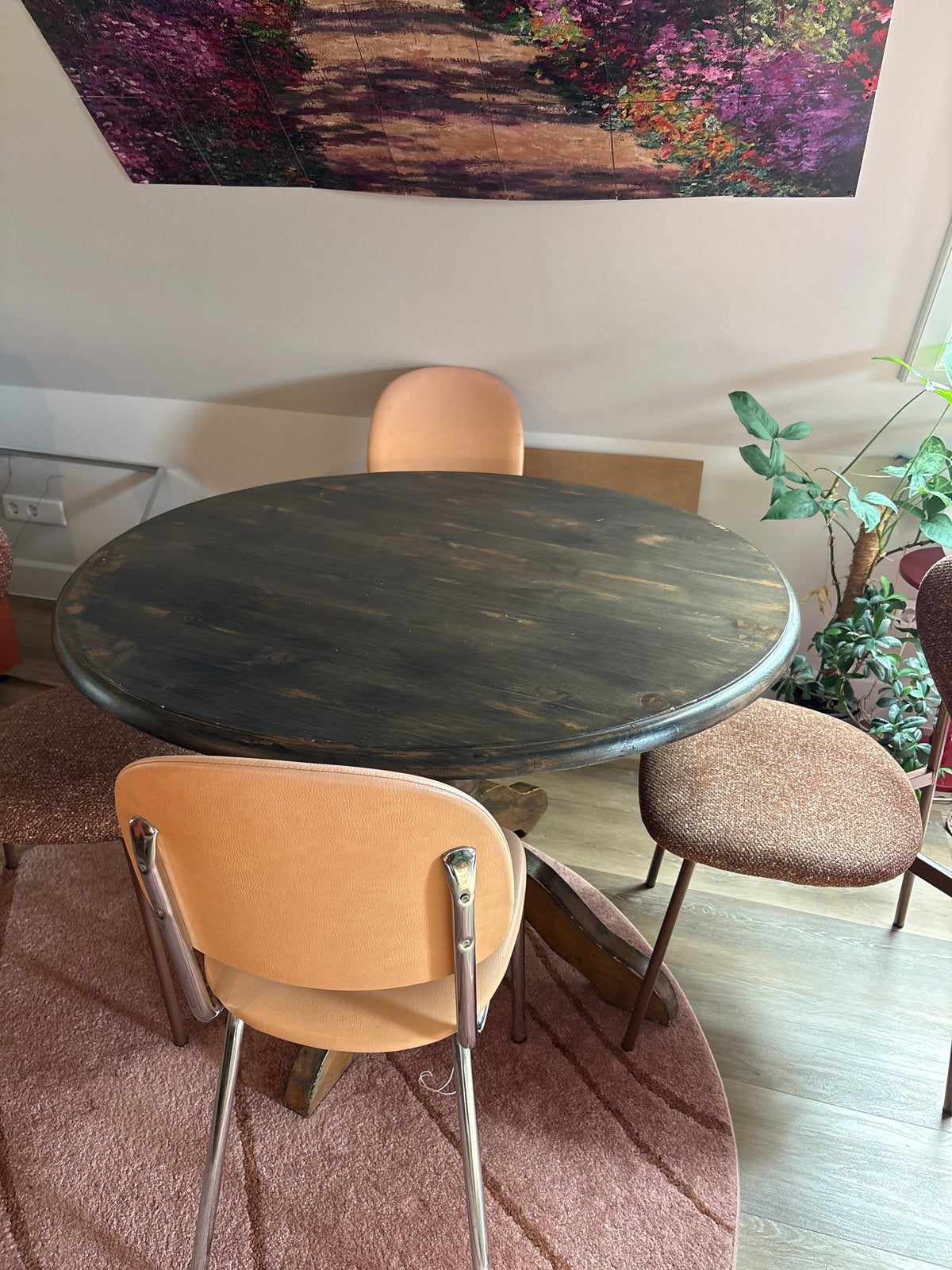 Ronde eettafel met donkere houtlook, Ophalen, Gebruikt, 100 tot 150 cm, Rond