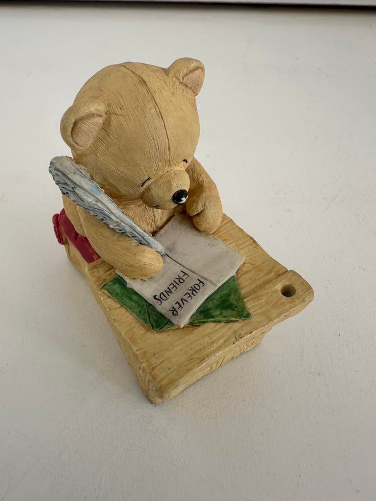 Forever Friends beeldje in de schoolbanken, Ophalen of Verzenden, Zo goed als nieuw, Dier