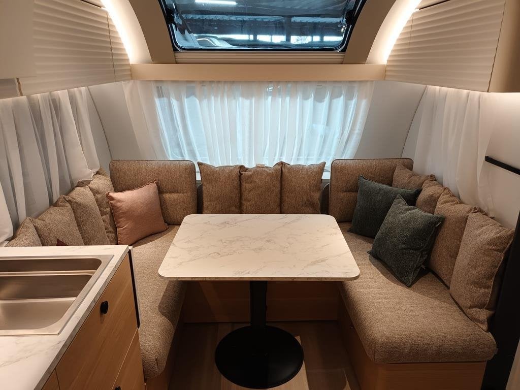 Adria Adora 522 UP, Caravans en Kamperen, Serviceluik, Rondzit, Bedrijf, 5 tot 6 meter