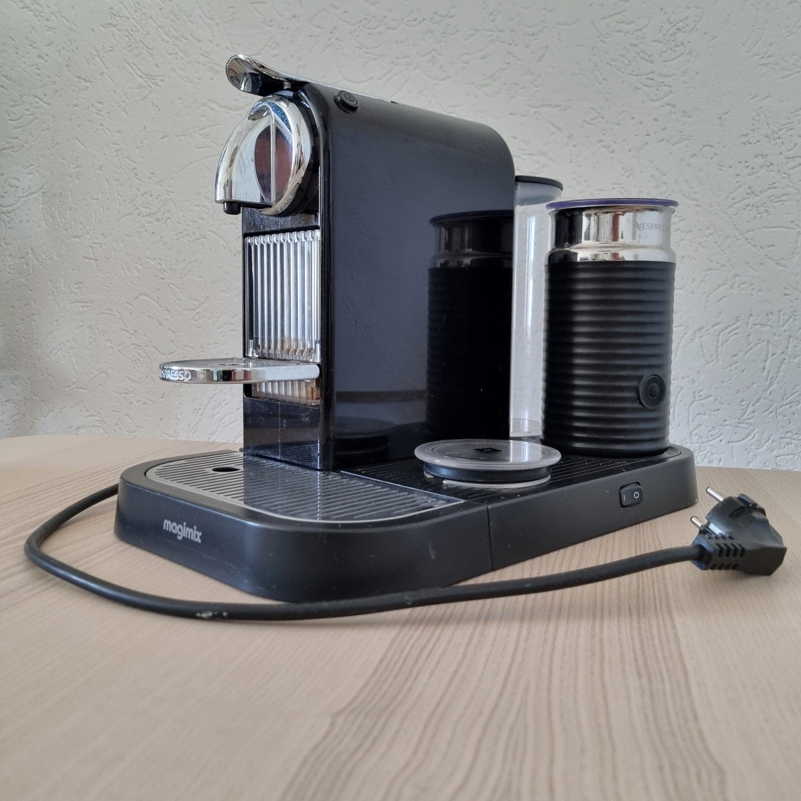Magimix Nespresso M190 Milk koffiezetapparaat melkopschuimer, Witgoed en Apparatuur, Koffiezetapparaten, Koffiepads en cups, Espresso apparaat