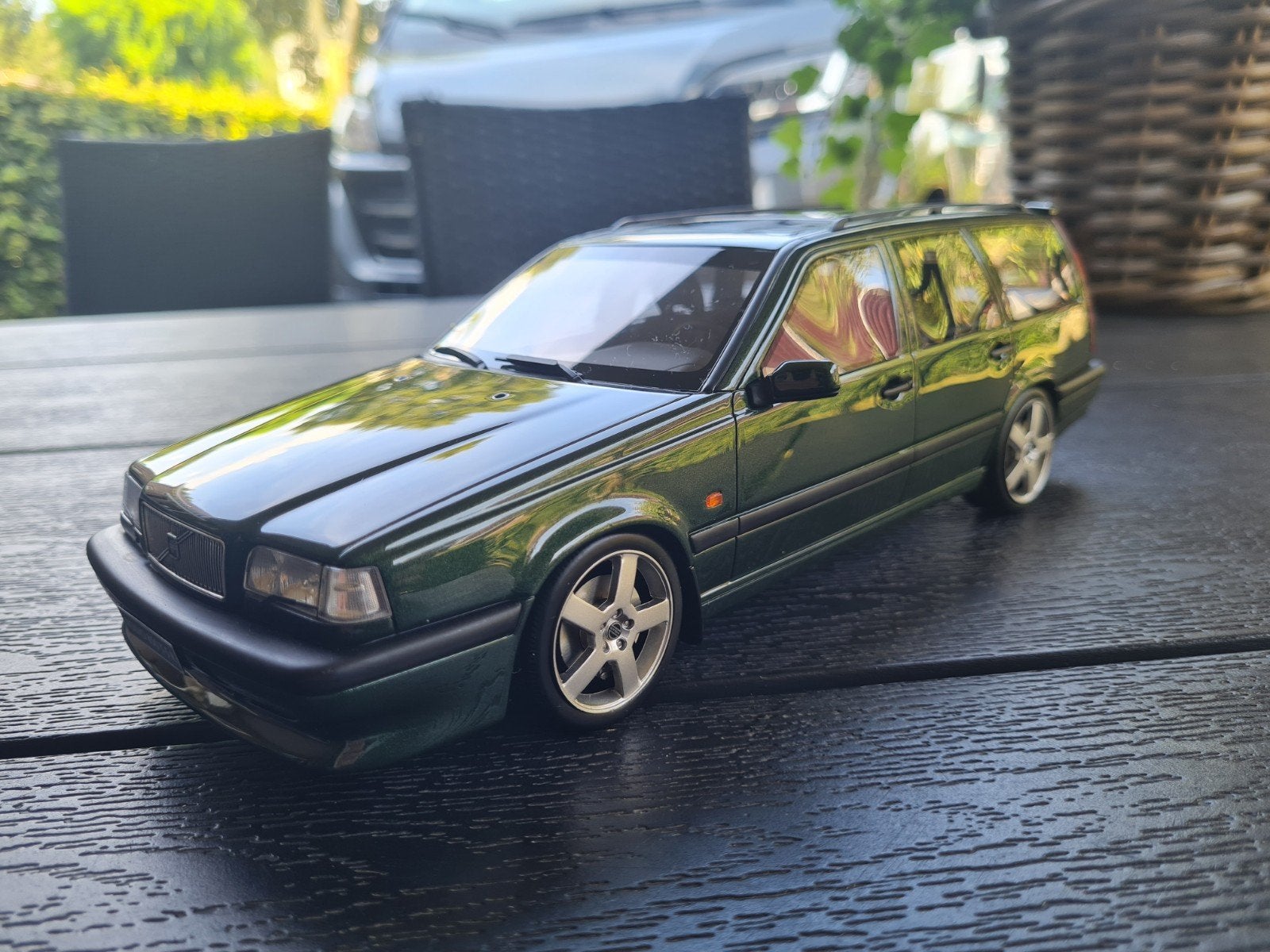 1:18 Volvo 850 T5 R uit 1995 Donkergroen parelmoer Ottomobil, Hobby en Vrije tijd, Modelauto's | 1:18, Ophalen of Verzenden, Zo goed als nieuw