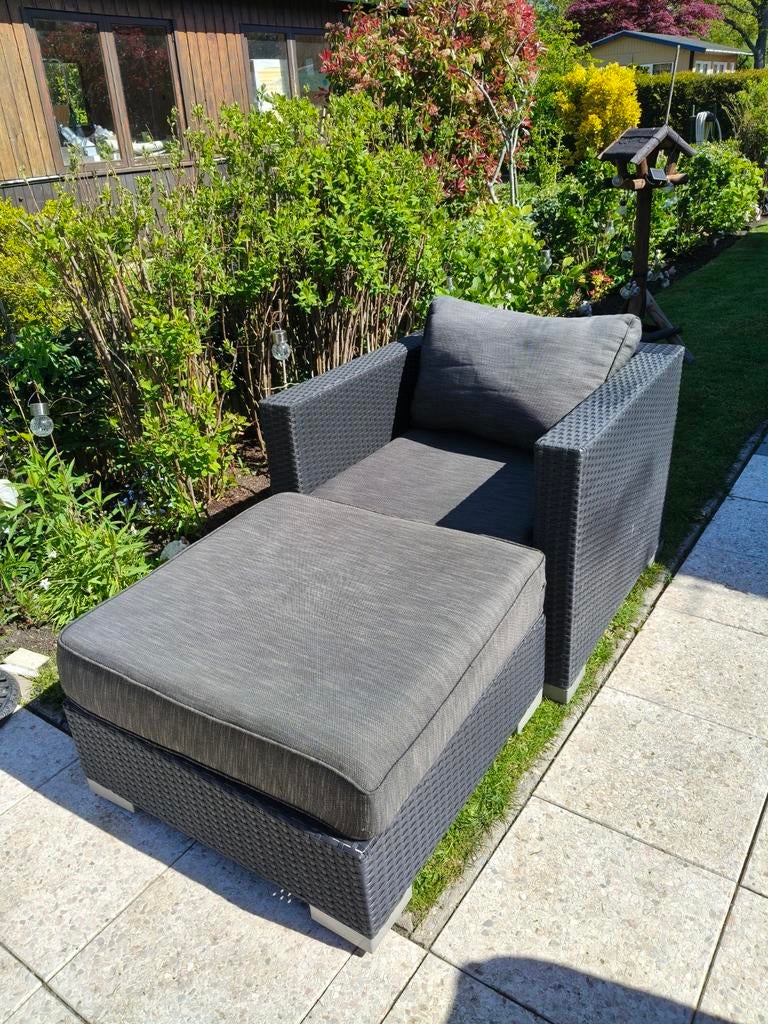 Zwarte Wicker Stoel met Hocker - Zeer Goede Staat, Tuin en Terras, Stoel, Zo goed als nieuw, Loungeset, Wicker