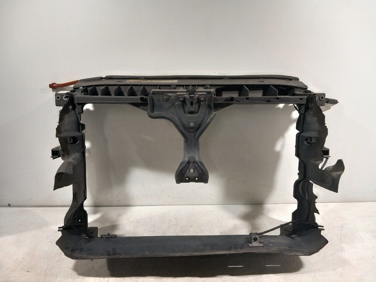 Voorfront slotplaat Volkswagen Tiguan, Onderdelen@venauto.nl, Van der Ven Autorecycling B.V., Gebruikt, Ettenseweg 76, 4706 PB Roosendaal, The Netherlands