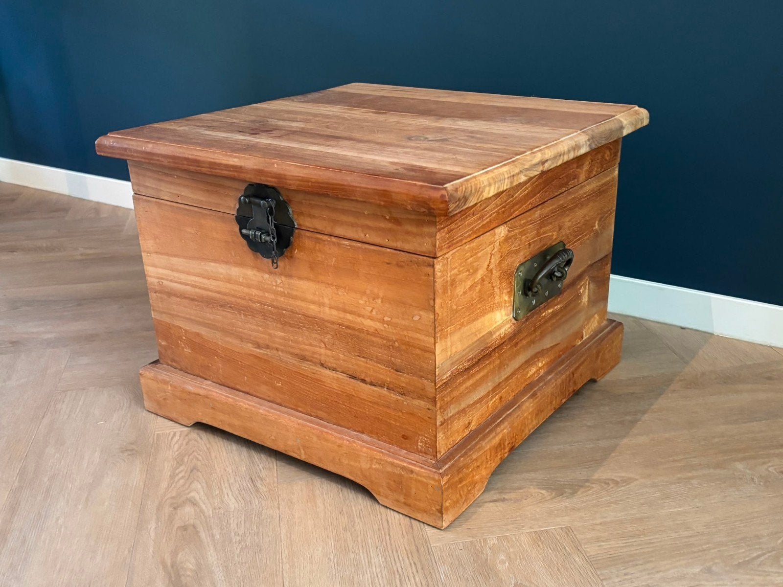 Houten opbergkist / bijzettafel van teakhout, Ophalen, 50 – 75, Gebruikt, 50 tot 100 cm
