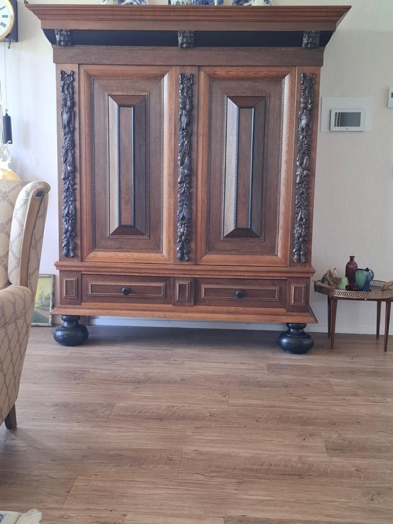 Antieke Eiken Kast met Rijkelijk Snijwerk, Ophalen of Verzenden