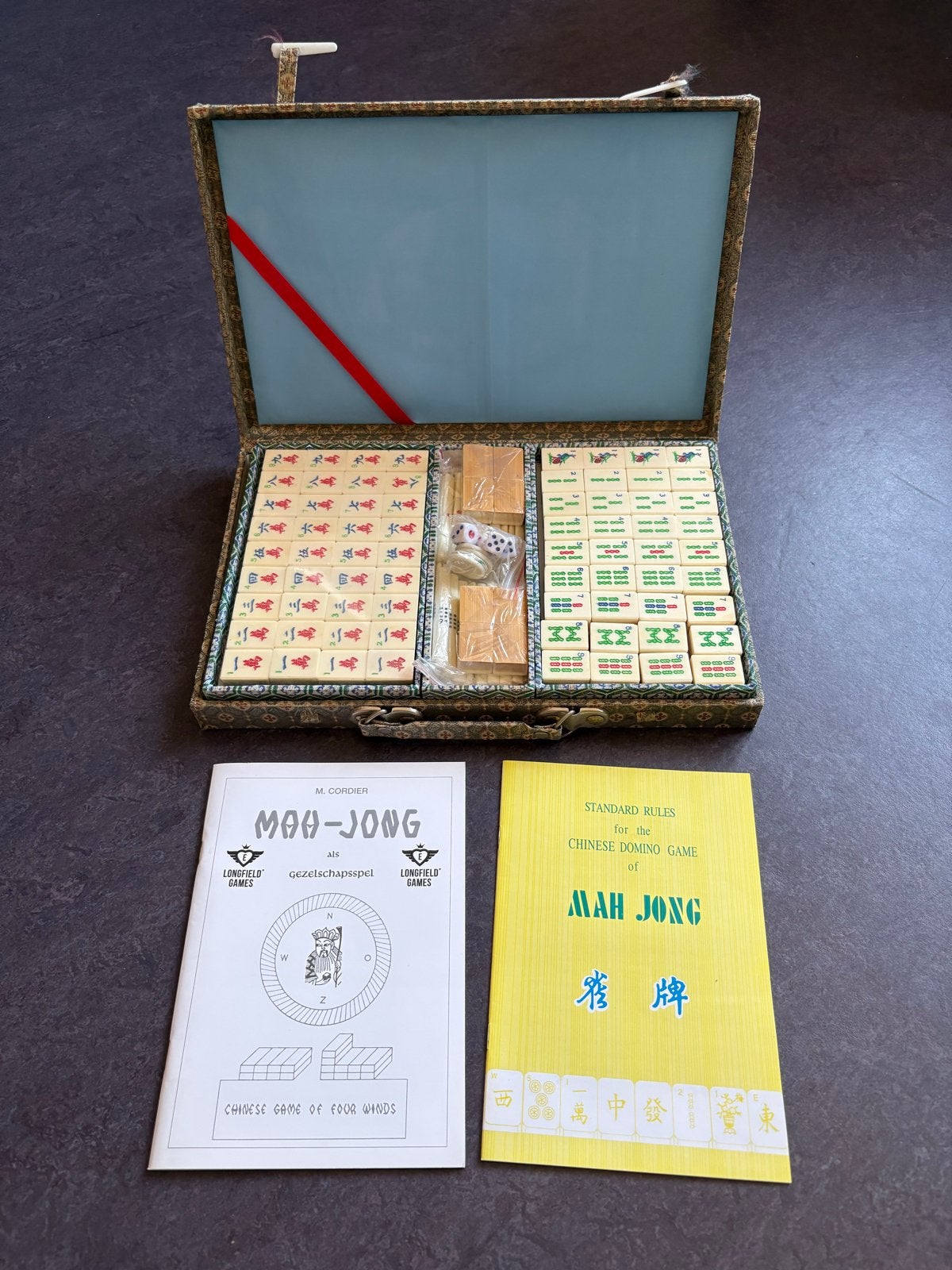 Vintage Mahjong spel in koffer - nieuw met spelregels, Drie of vier spelers, Ophalen of Verzenden, Nieuw