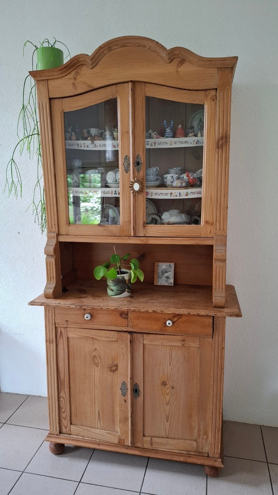 Antieke grenen vitrinekast, Ophalen, Gebruikt, 100 tot 150 cm, 200 cm of meer