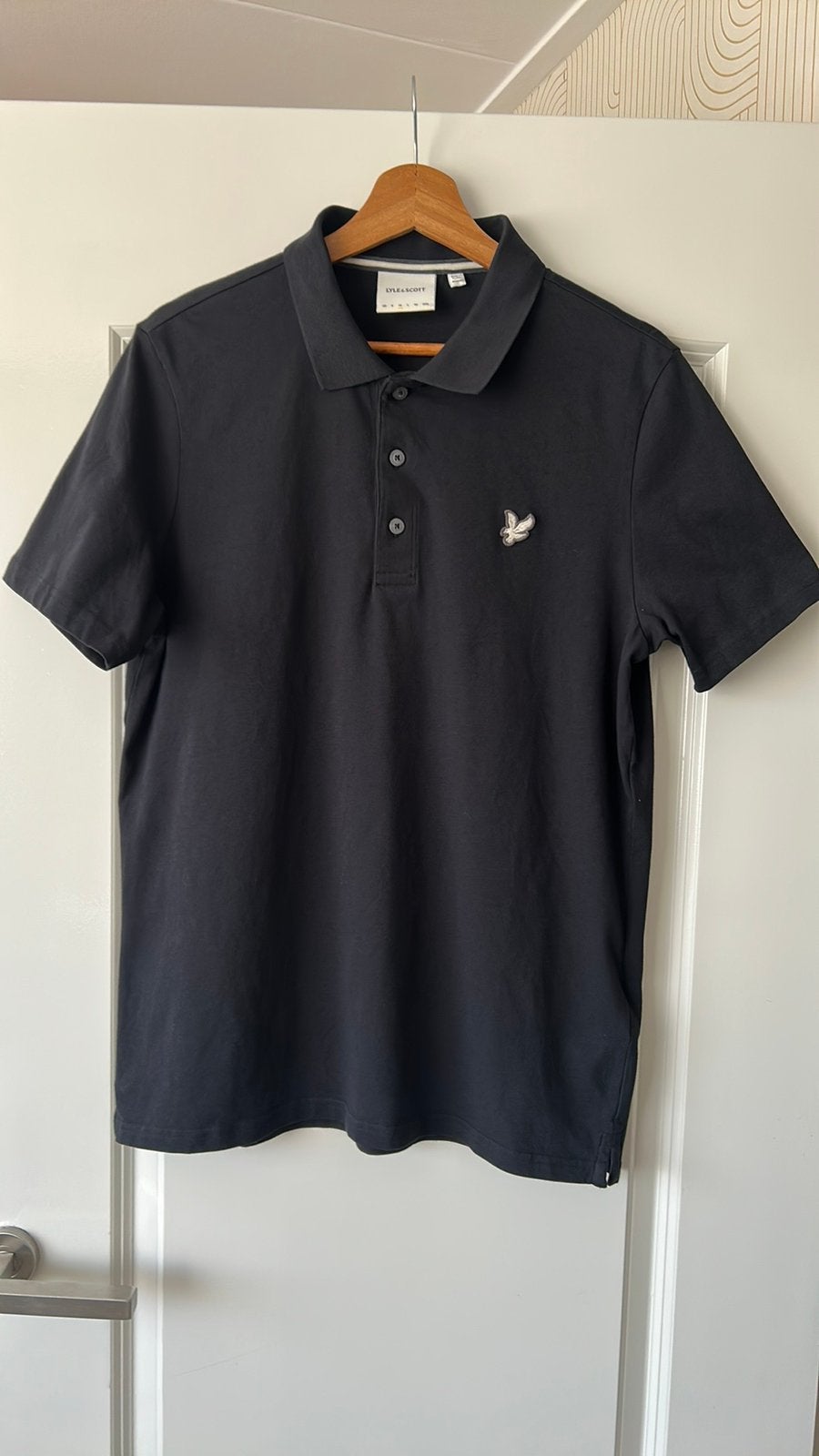 Nieuwe donkerblauw polo Lyle & Scott maat M Nieuwprijs 80,-, Kleding | Heren, Ophalen of Verzenden, Zo goed als nieuw, Blauw