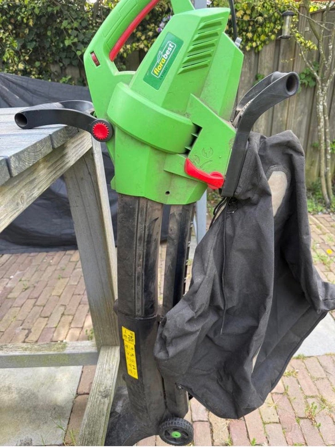 Florabest bladblazer en zuiger, Tuin en Terras, Bladblazers, Gebruikt, Handgedragen, Ophalen of Verzenden, Met opvangzak