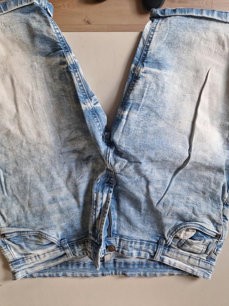 Spijkerbroek kort, Ophalen of Verzenden, Zo goed als nieuw, Blauw, W33 - W34 (confectie 48/50)