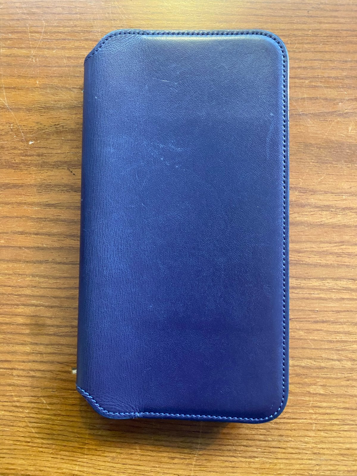 Apple iPhone 11 Pro Max Leather Folio Aubergine, Paars, Verzenden, Zo goed als nieuw, Rondom bescherming