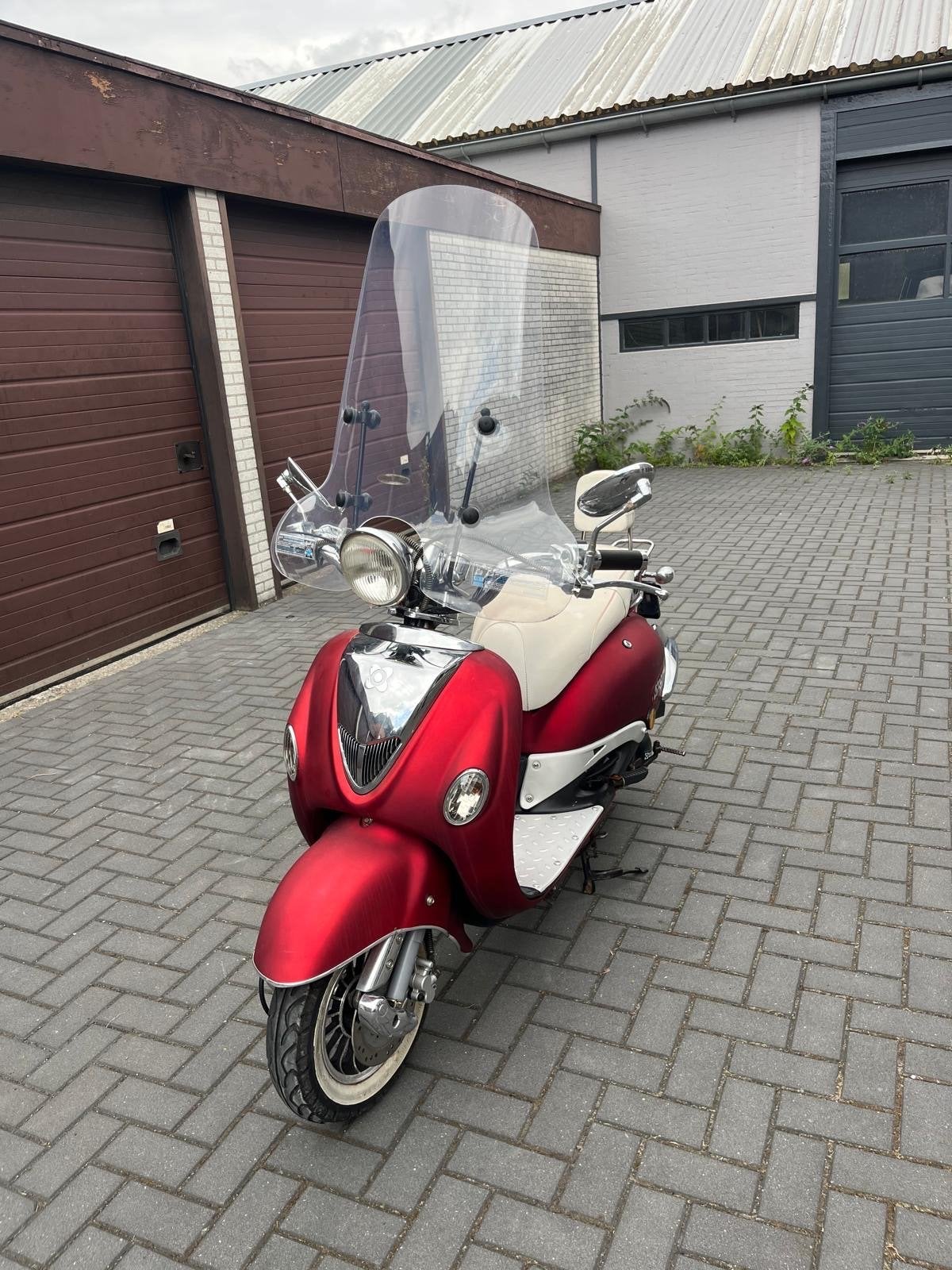 AGM Retro Scooter - Weinig kilometers, blauwe plaat, Fietsen en Brommers, Snorfietsen en Snorscooters, Zo goed als nieuw, Benzine
