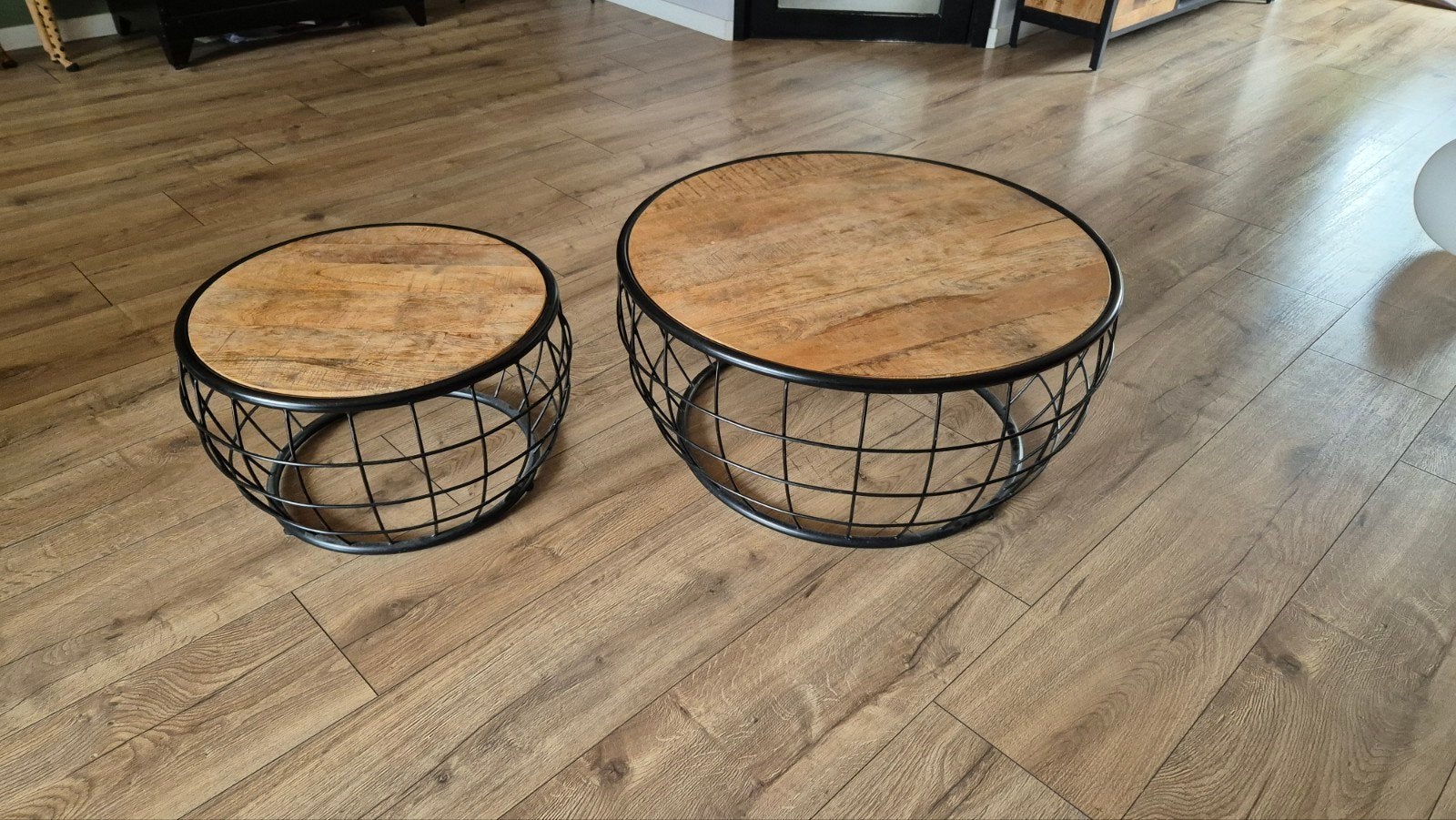 Set van 2 industriële salontafels - mangohout en metaal, Huis en Inrichting, Tafels | Salontafels, Ophalen, 50 tot 100 cm, Rond