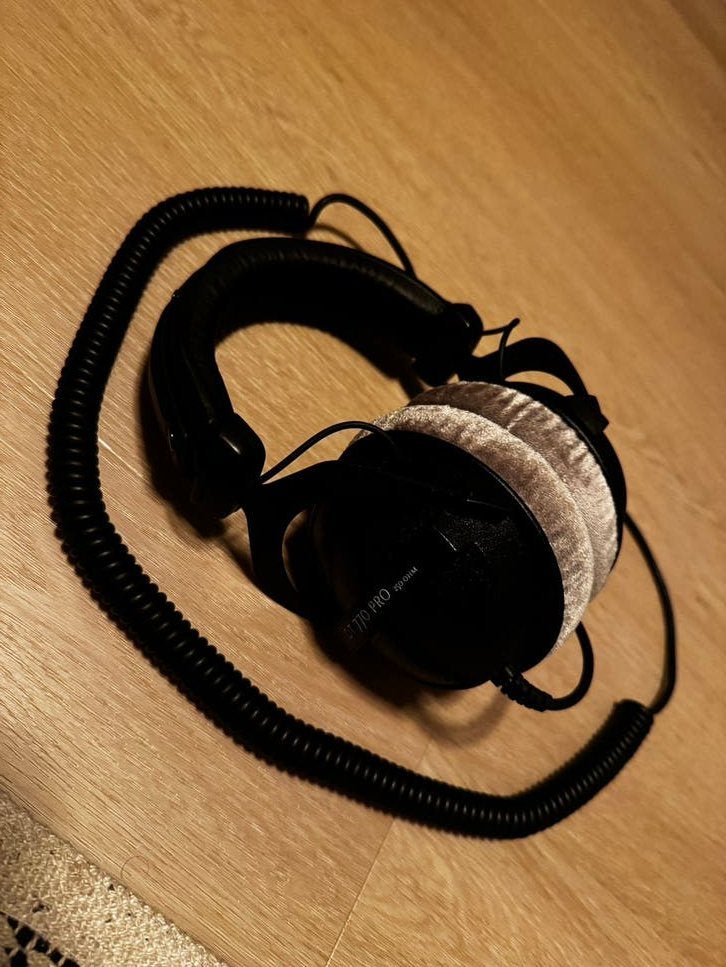 Beyerdynamic DT770 Pro 250 ohm + Case, Ophalen of Verzenden, Zo goed als nieuw, Zwart, Beyerdynamic