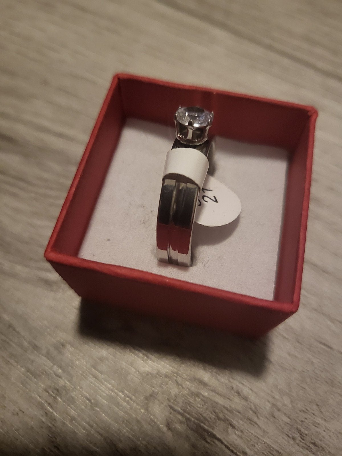 Nieuwe zilverkleurige ring met kristal - Maat 21, Met kristal, 20 of groter, IJzer of Staal, Nieuw