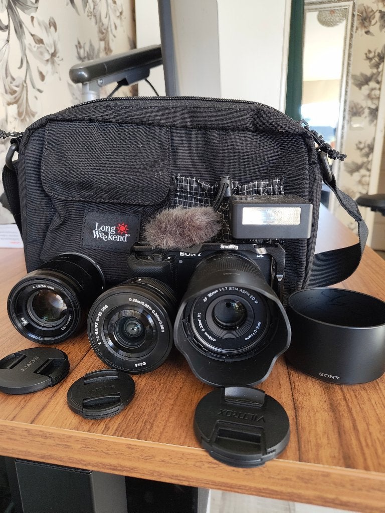 Sony ZV-E10  + 3 lenzen + accessoires