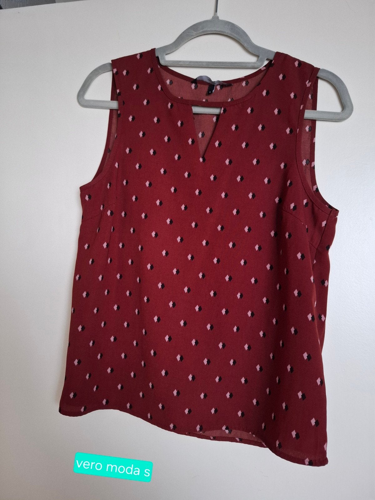 Vero moda mouwloze bordeauxrode blouse maat s, Kleding | Dames, Tops, Vero Moda, Ophalen of Verzenden, Zo goed als nieuw, Rood