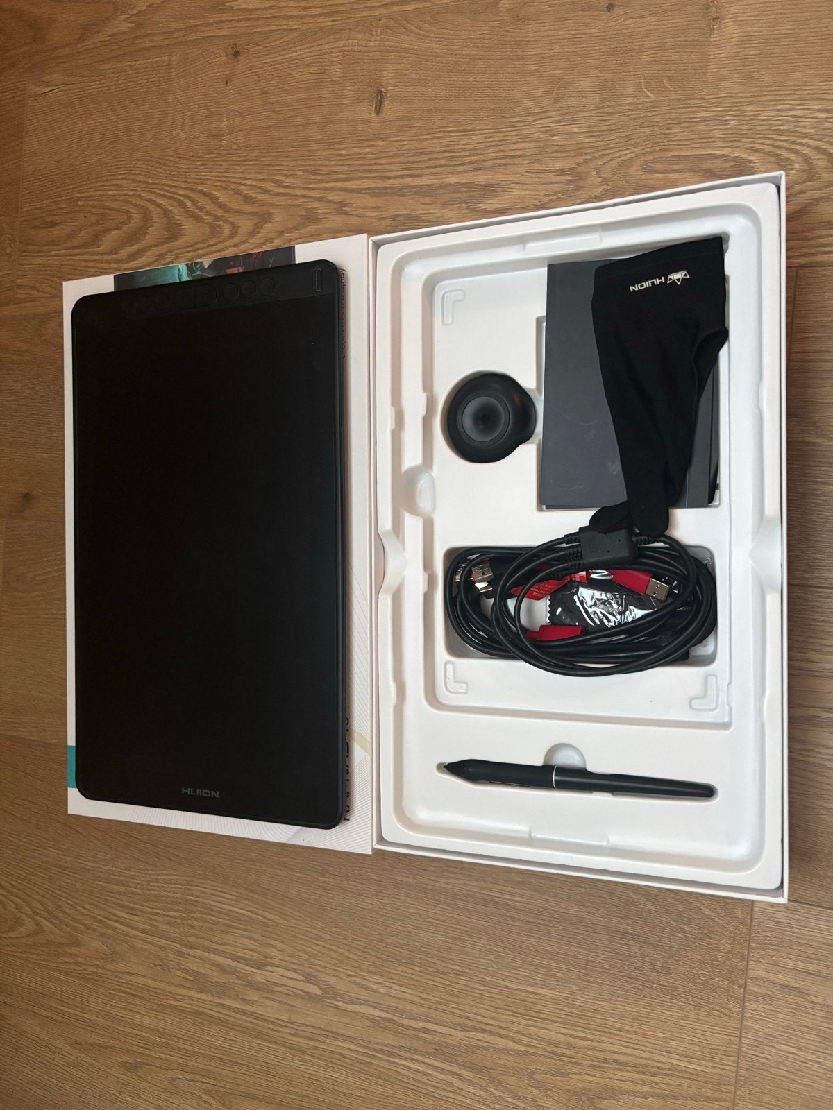 Huion Kamvas 13 Pen Display met Standaard en Accessoires, Ophalen, Zo goed als nieuw, Bedraad