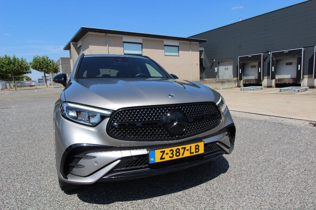 Mercedes-Benz GLC 300 e 313pk 4MATIC 9G-TRONIC 2023 Grijs, Auto's, Automaat, 4 cilinders, Alcantara, GLC