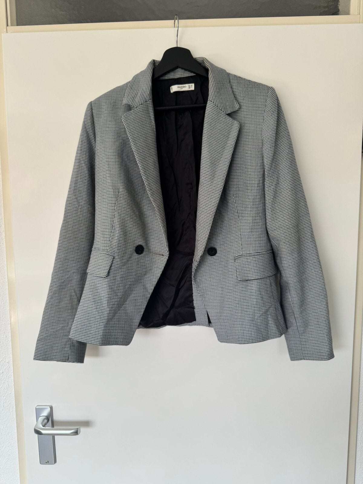 Zwart wit blauw geruit blazer. Mango maat L, Blauw, Maat 42/44 (L), Ophalen of Verzenden, Zo goed als nieuw