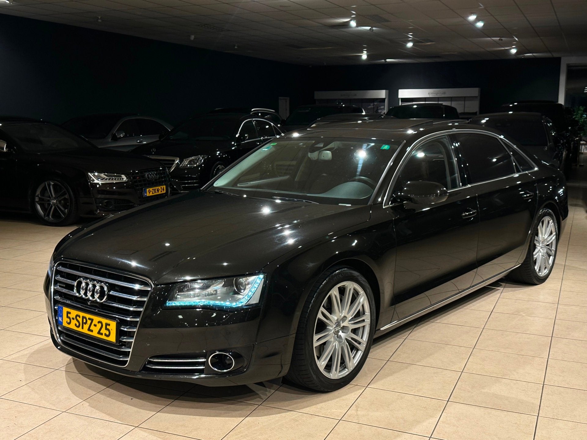 Audi A8 3.0 TDI Quattro LANG/3xTV/MASSAGE/TAFEL/VIP/VOLL, Automaat, Euro 5, 15 km/l, Gebruikt