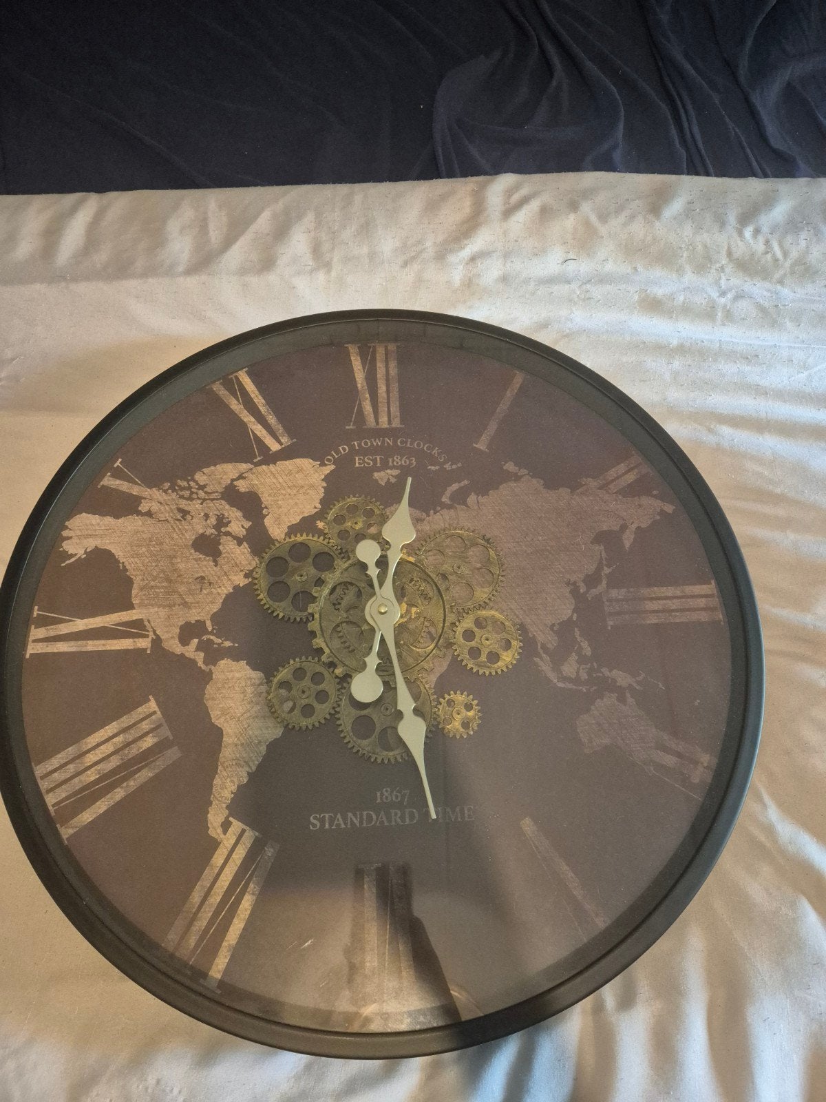 Grote wandklok met wereldkaart en zichtbaar uurwerk, Ophalen, Wandklok, Zichtbaar uurwerk, Analoog