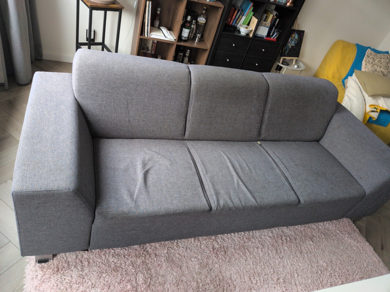 Comfortabele grijze driepersoonsbank, Huis en Inrichting, Ophalen, Gebruikt, Driepersoons, 75 tot 100 cm