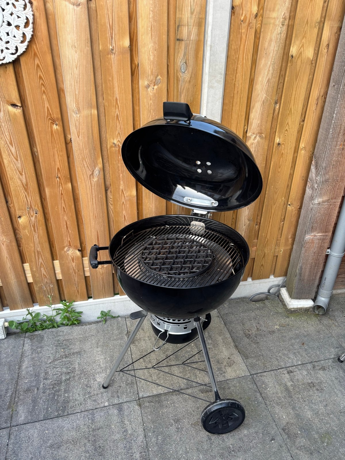 Weber Master-Touch premium GBS E-5775 Houtskoolbarbecue, Ophalen, Zo goed als nieuw, Met accessoires