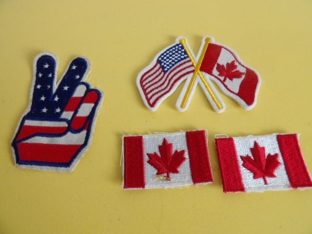 GEBORDUURDE CANADA EN USA EMBLEMEN, Ophalen of Verzenden, Gebruikt, Hotfix applicaties