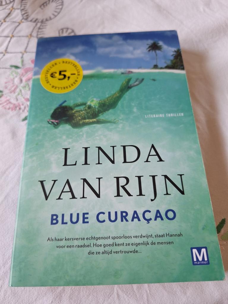 Blue Curaçao - Linda van Rijn (Literaire thriller), Ophalen of Verzenden, Zo goed als nieuw, Linda van Rijn, Nederland