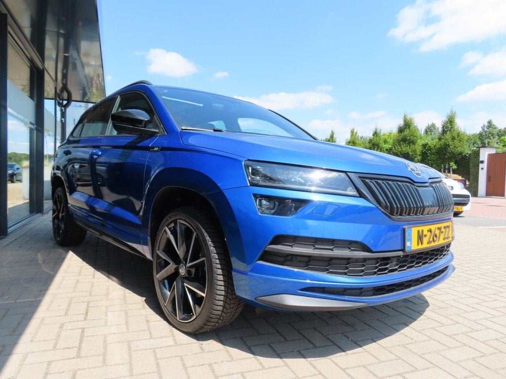 Skoda KAROQ 1.5 TSI Sportline Business Led Pano Trekhaak 202, Euro 6, 4 cilinders, Blauw, 19 km/l