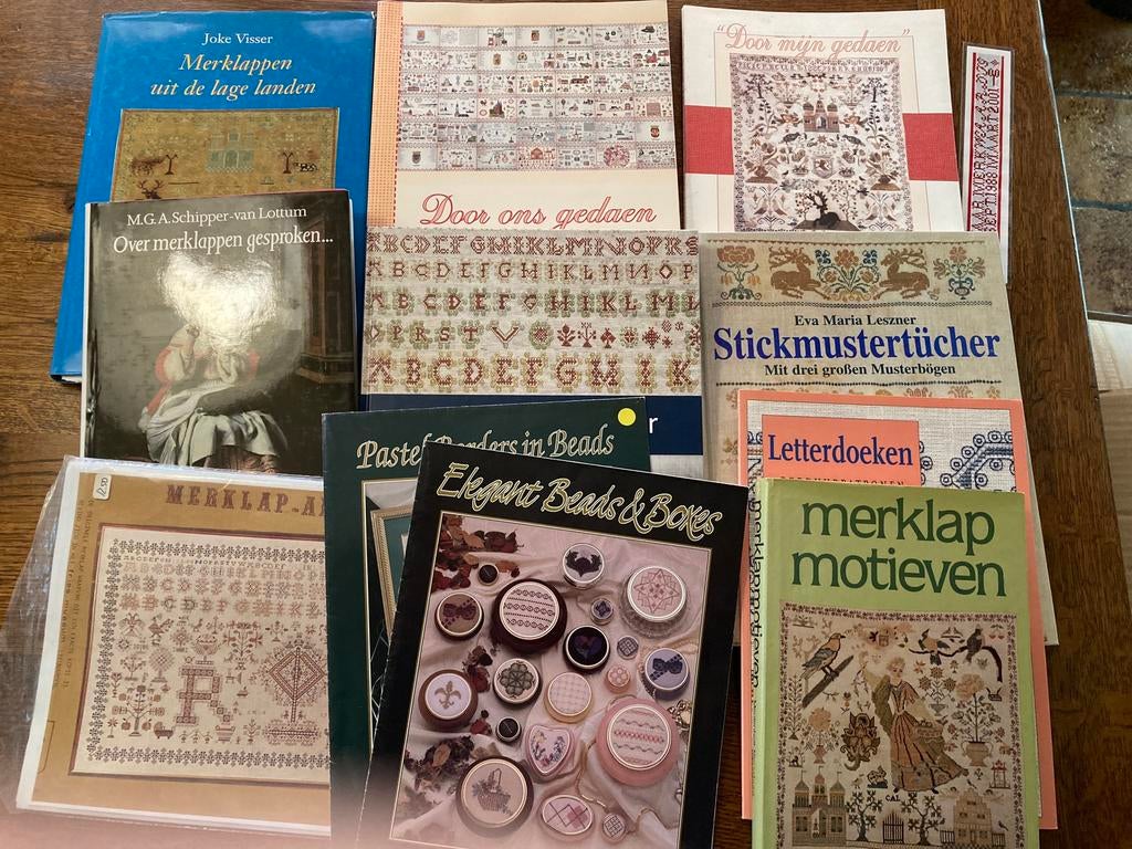 Doos vol borduurboeken informatie boeken, Ophalen of Verzenden, Zo goed als nieuw, Patroon