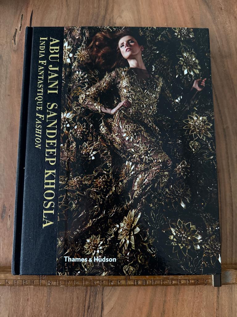 Abu Jani Sandeep Khosla: India Fantastique Fashion, Ophalen of Verzenden, Zo goed als nieuw, Mode algemeen