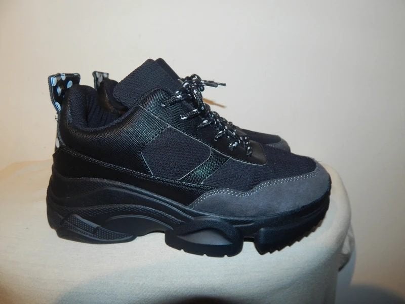 Essentiel Antwerp nieuwe sneakers witte stippen achter 36, Verzenden, Zwart, Nieuw, Sneakers of Gympen