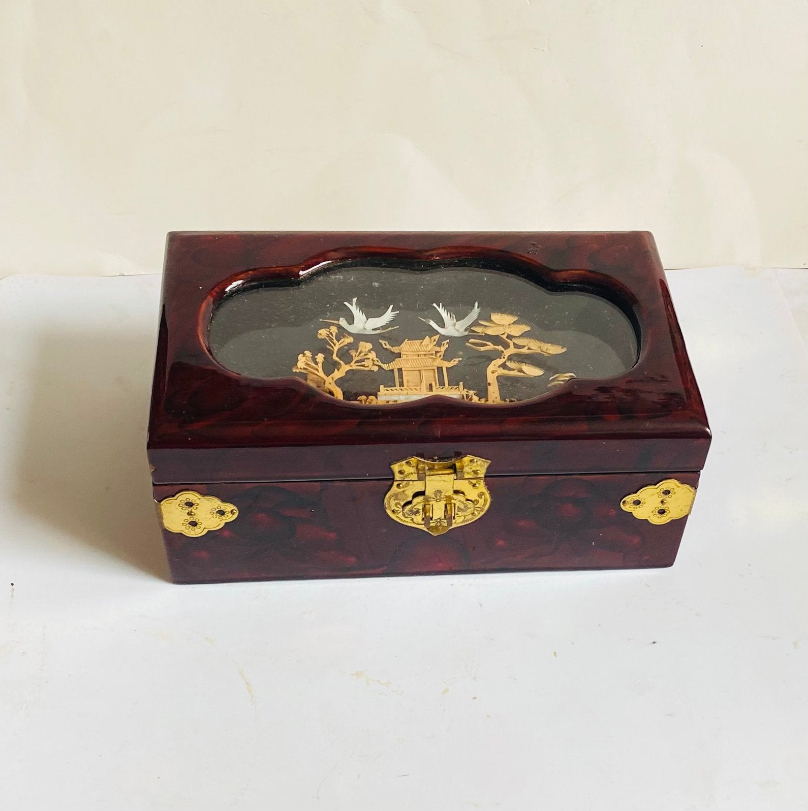 Oosters houten gelakt juwelenkist. 19x11x7.5cm, Ophalen of Verzenden