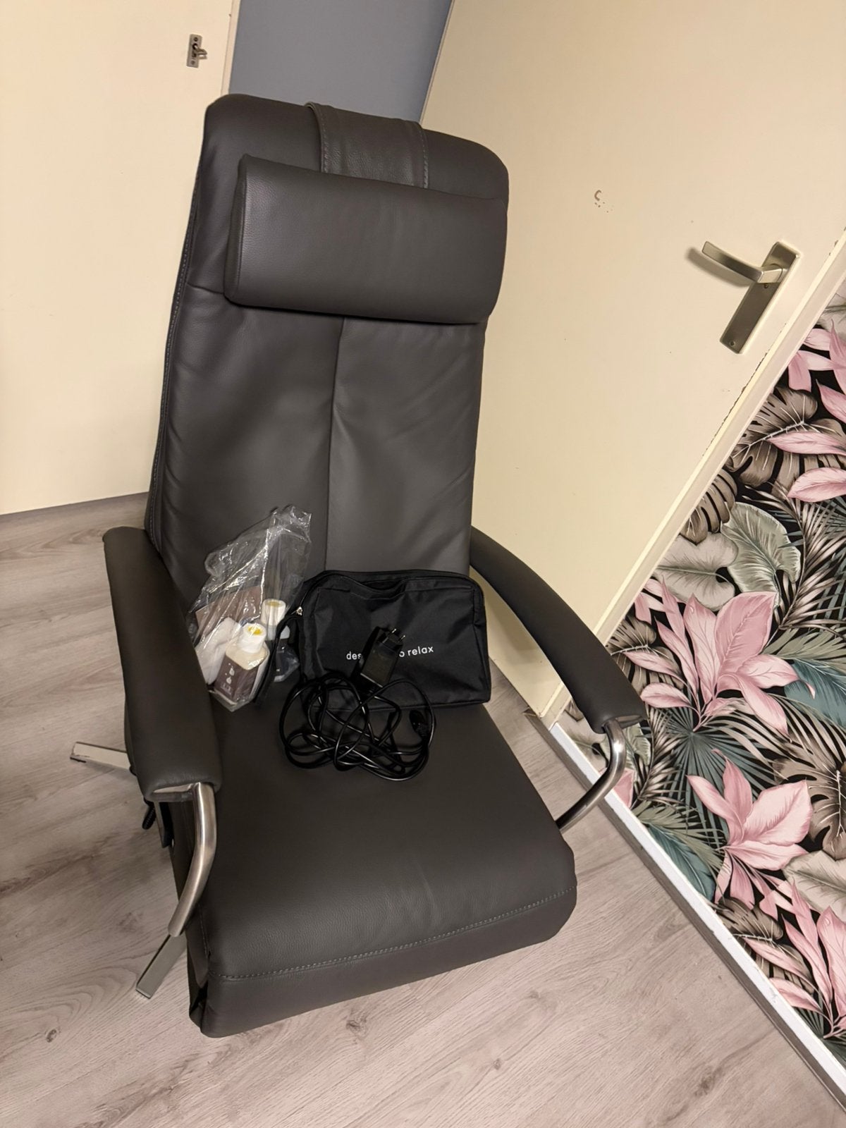C-100 Elektrische Relax/Sta-opstoel Prominent | Touchscreen, Huis en Inrichting, Fauteuils, Ophalen, 75 tot 100 cm, Zo goed als nieuw