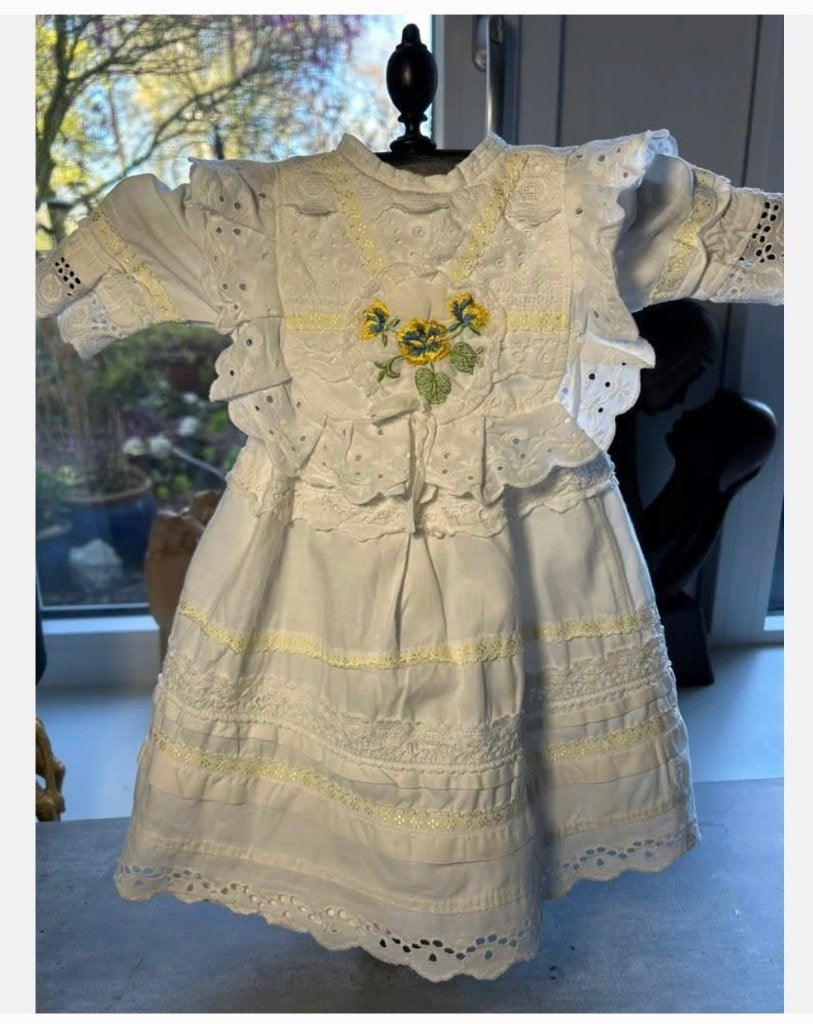 Witte broderie kant poppen jurk grote kraag borduur, Ophalen of Verzenden, Zo goed als nieuw, X, Kleertjes