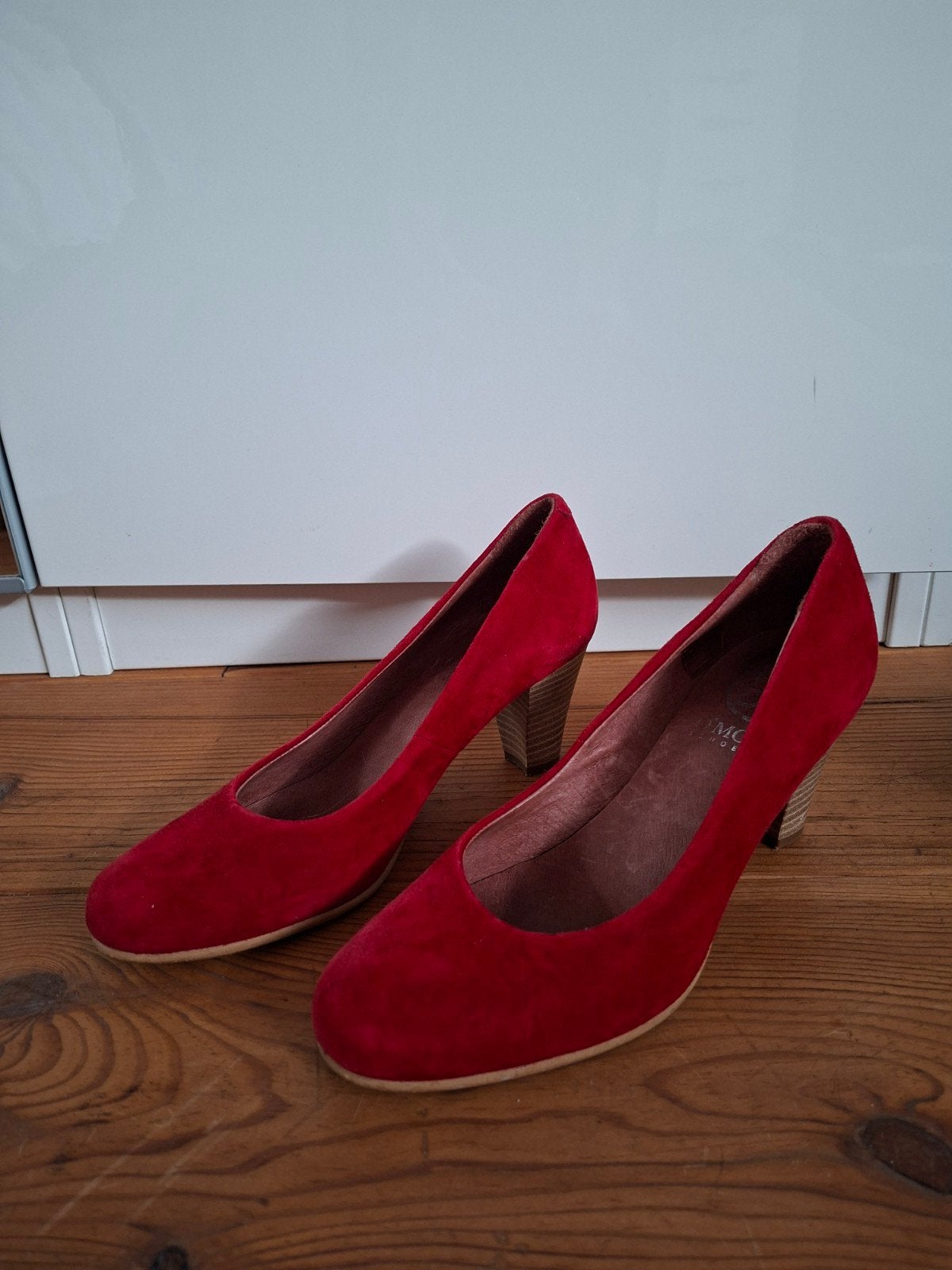 O'Moda rode suède pumps - Maat 37, O'Moda, Pumps, Ophalen of Verzenden, Gedragen