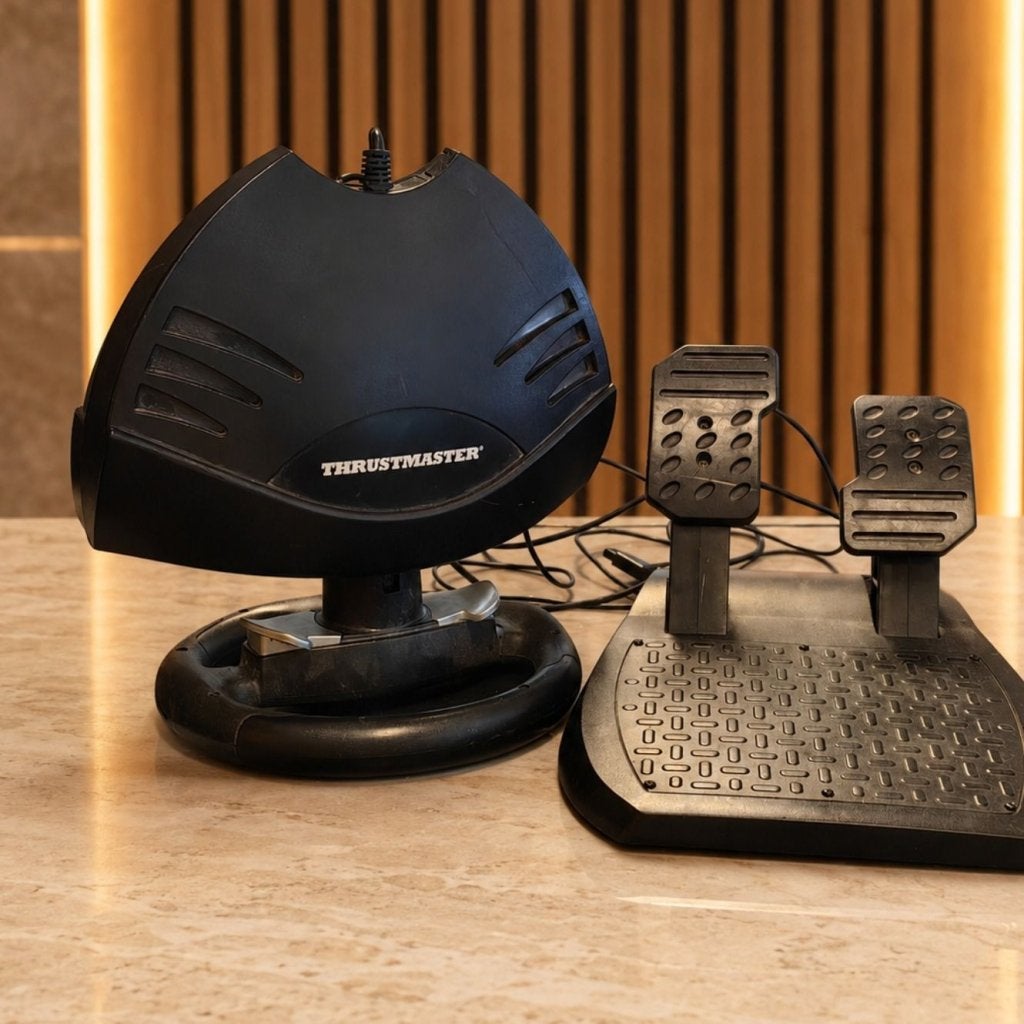 Thrustmaster Ferrari GT Experience 3 in 1, Thrustmaster, Zo goed als nieuw, https://support.thrustmaster.com/en/contact-en/, 150 Rue de l'UniversitÃ©, 75007 Parijs, Frankrijk