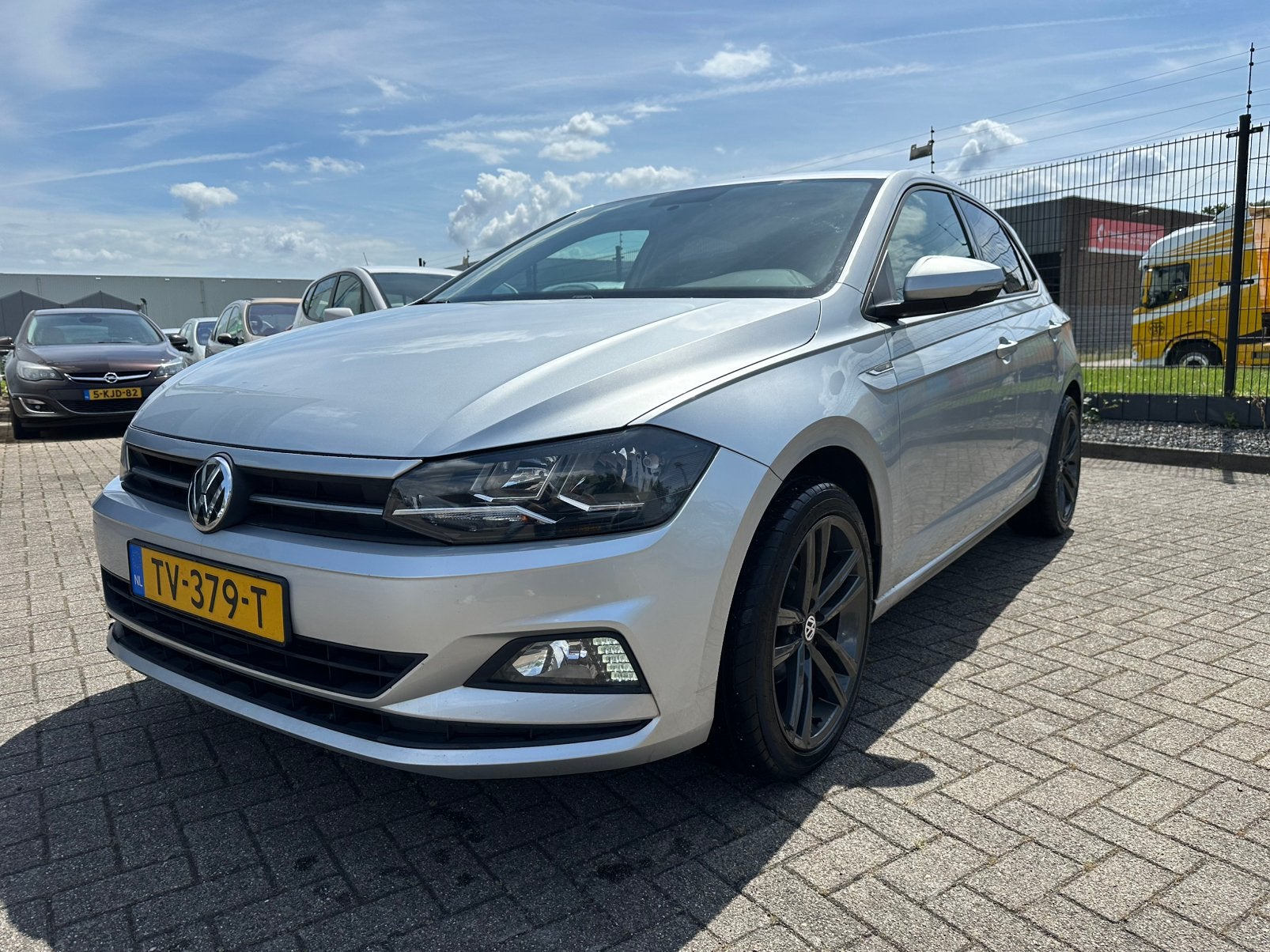 Volkswagen Polo 1.0 TSI  apple CarPlay  17 inch Lm velgen, Auto's, Voorwielaandrijving, 40 €/maand, Origineel Nederlands, Bedrijf